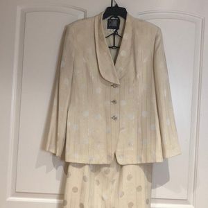 Two piece Cream/White Ladies Suit.